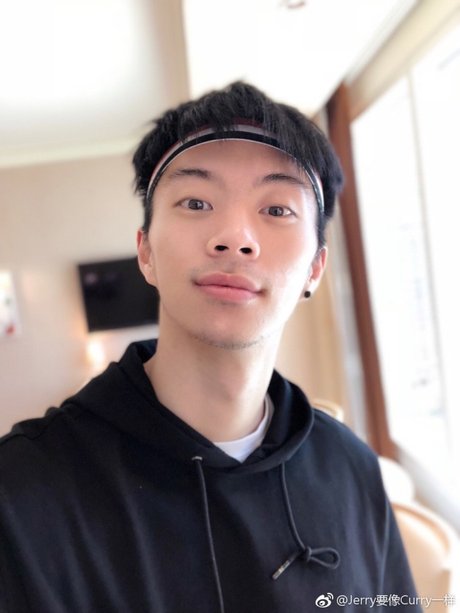 新疆男篮王子瑞纹身内容图片分享