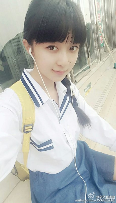 清纯美女校花校服照_360图片