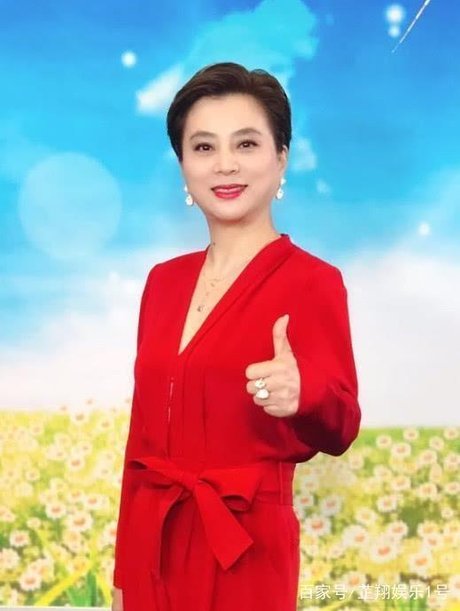 最美"玉兔精"李玲玉近照,55岁的她从容优雅,岁月真是不败美人