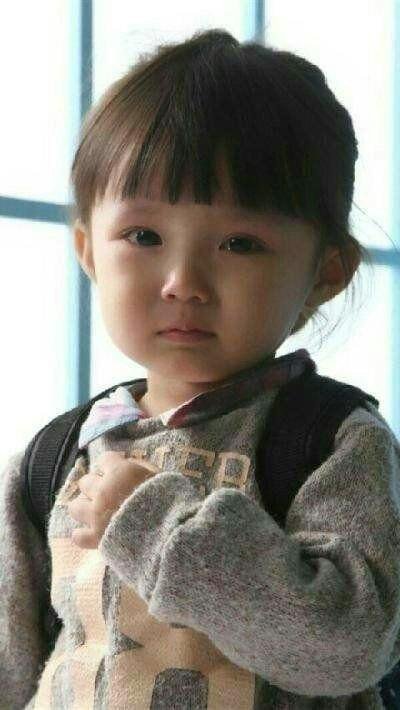 小女孩伤心流泪图片