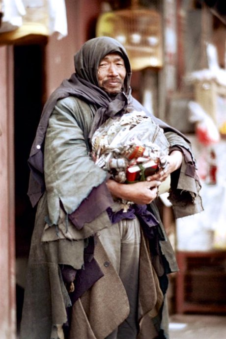 人物,者,心情 相关搜索 乞丐 胡须 有钱能使鬼推磨 衣衫褴褛的人 血盆