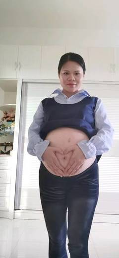 双胞胎孕妇肚子