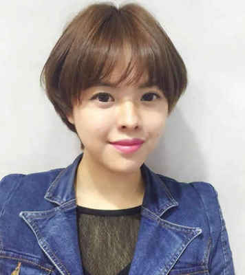 显脸瘦的发型女