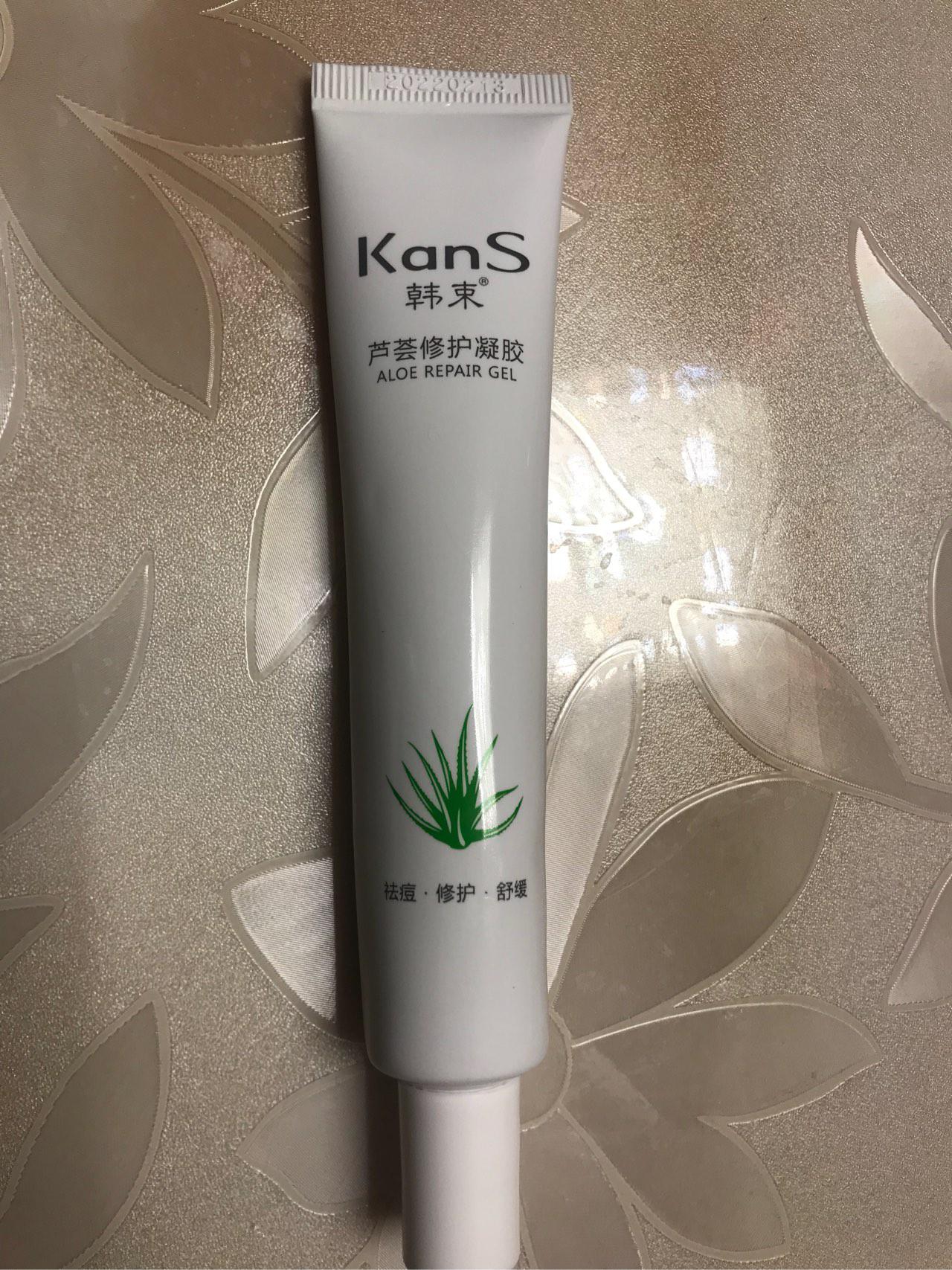芦荟胶摸痘痘上
