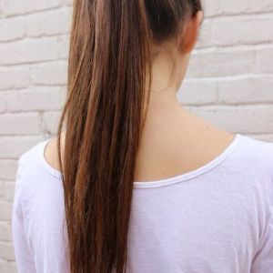 女生扎马尾