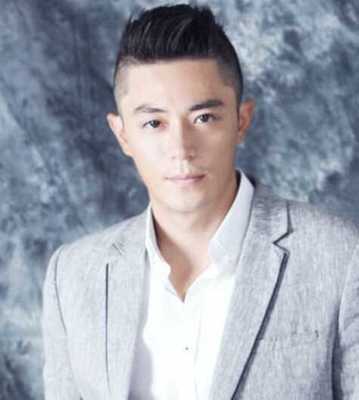 中碎发型男