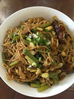 鸡腿香菇卤面