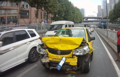 交通事故追尾