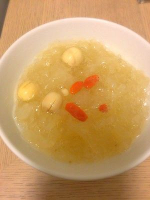 怀孕能吃银耳莲子羹吗