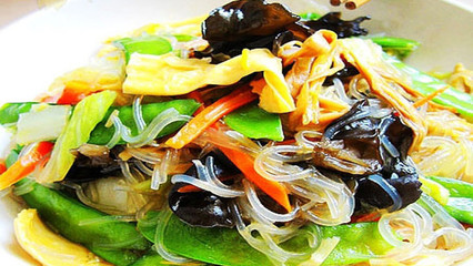 金针菜油面筋香菇炒菜