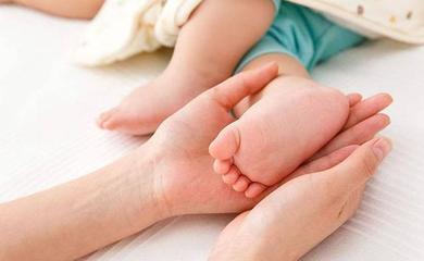 新生儿脚凉怎么回事