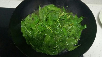 凉拌油麦菜用焯水吗