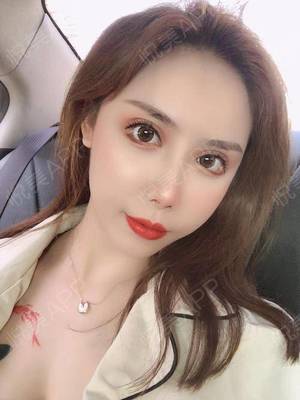 开眼角拆线后多久化妆