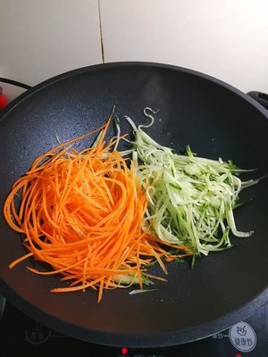 胡萝卜丝炒粉条