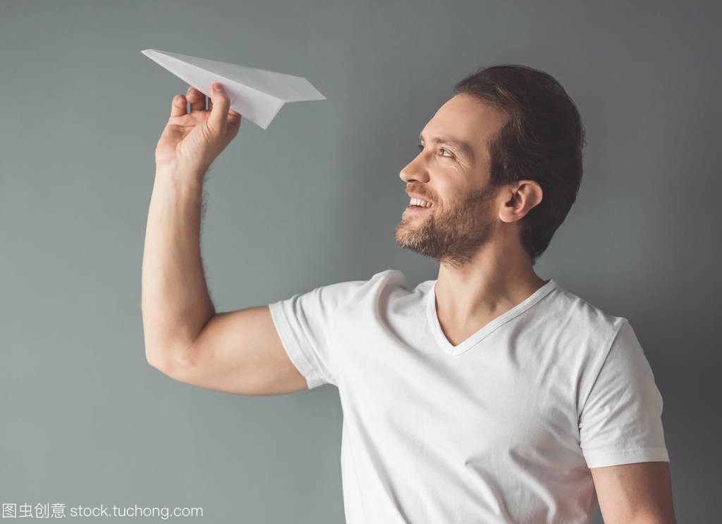 男人说的纸飞机是什么歌