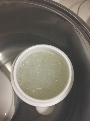 脑门长了好多小痘痘