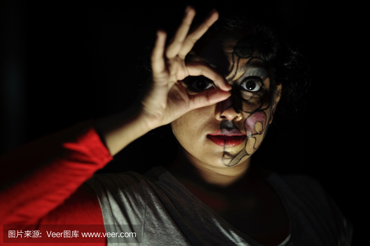 双重性格的女孩表现
