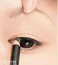 眼线液笔怎么画