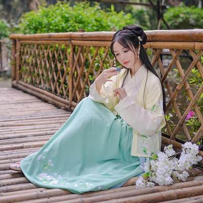 短发穿汉服好看吗