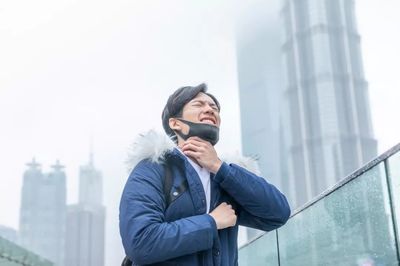 嗓子疼痰中带血是怎么回事