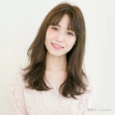短刘海中分发型女