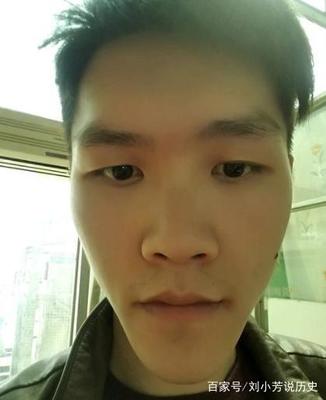 额头中间突出面相