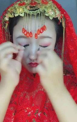 新娘脸上有痘痘的广告