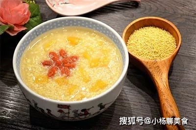 坐月子吃小米粥