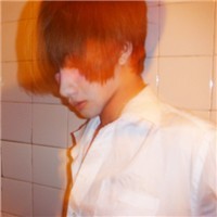 橱柜内部摆放调教瓶