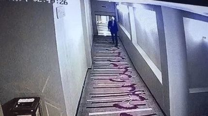 做梦被敲门声惊醒