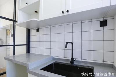 厨房对着水槽