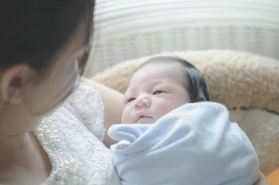 怀孕还能喂母乳吗