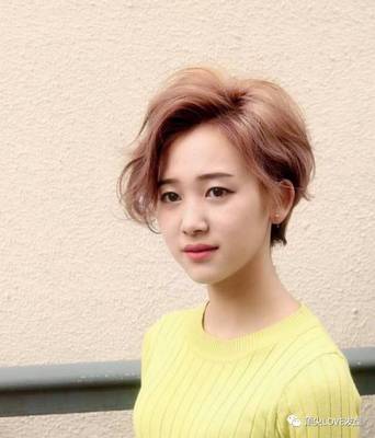 今年流行短发女