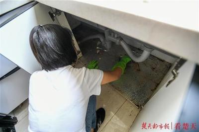 清理厨房下水道