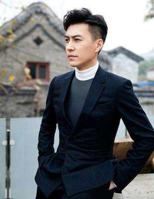 穿西装什么发型