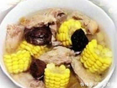 玉米排骨汤放香菇