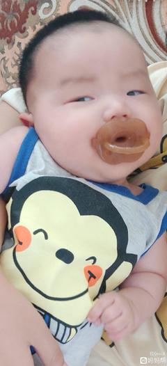 宝宝爱吐奶是什么原因