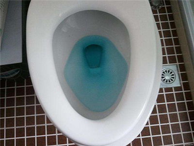 抽水马桶堵了怎么通