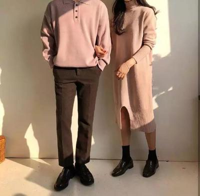 咖啡色毛衣配什么衬衫