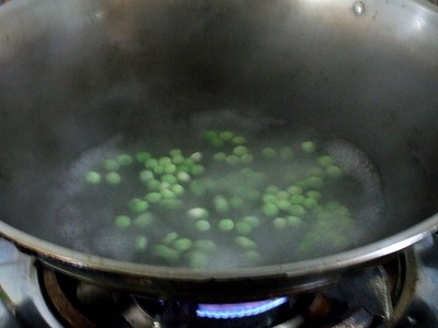 青豆炒藕丁的制作方法