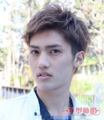 适合男生脸大的发型