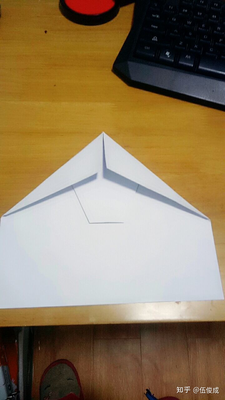 怎样折飞得最远的纸飞机