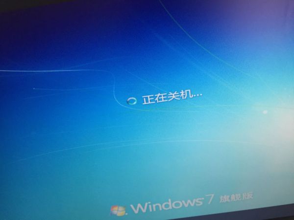 电脑一直卡在正在启动