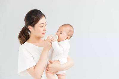 宝宝发烧可以喝母乳吗