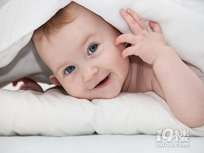 宝宝5个月还不会翻身
