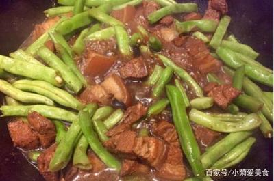 东北猪肉炖豆角的做法