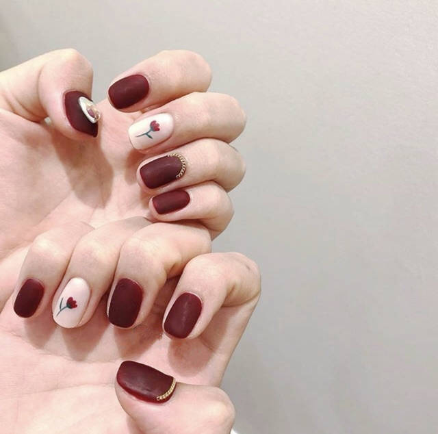 磨砂美甲红色