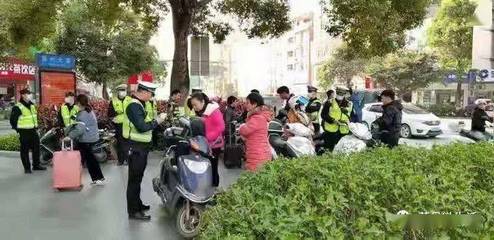 二轮摩托车载人规定