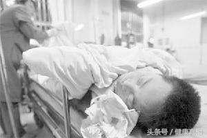 小孩半夜突然呕吐是怎么回事