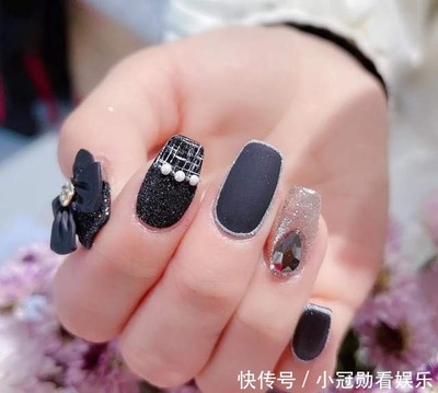 最流行的美甲